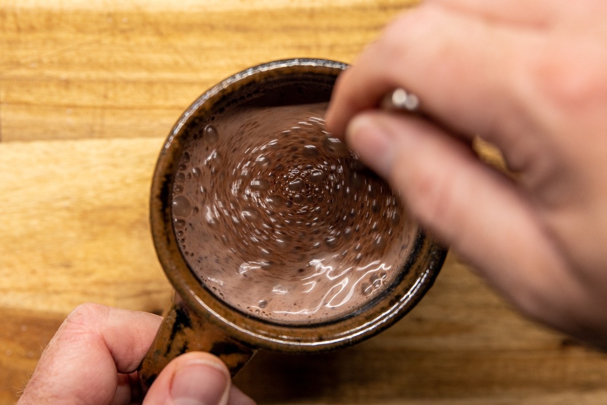 a-hundred-ladies-stirring-chocolate-drinks