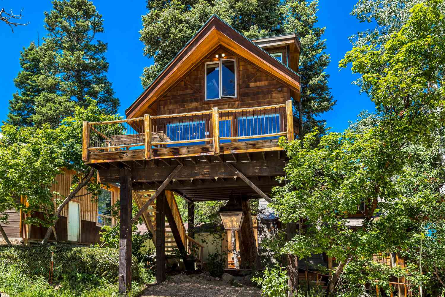 Airbnb-Treehouse-6-Cool-Places-To-Rent-Around-The-World airbnb-treehouse-6-cool-places-to-rent-around-the-world