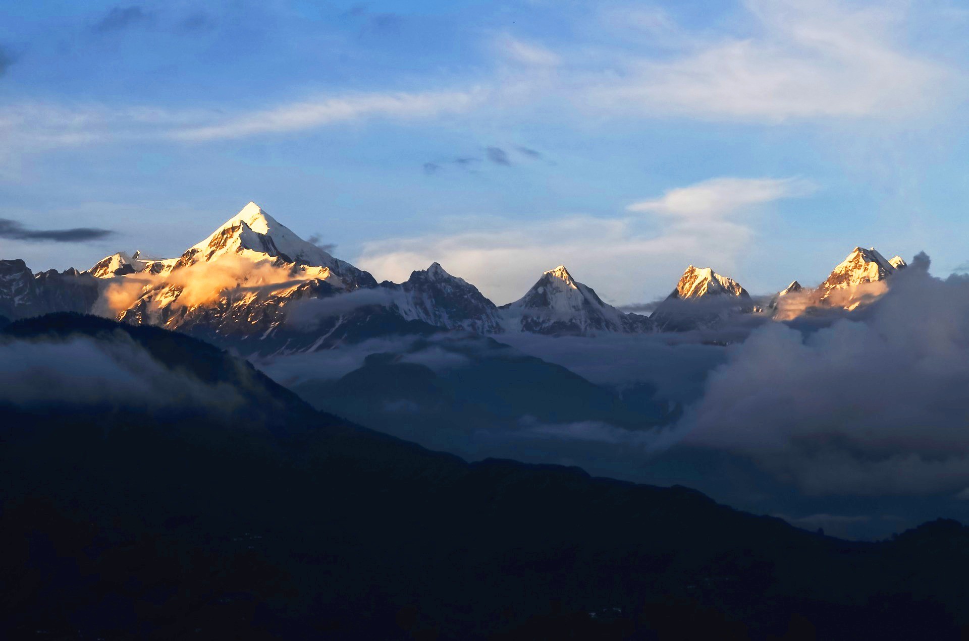 Burning-Himalaya-Mountains-At-Sunrise-8211-Nagarkot-Nepal burning-himalaya-mountains-at-sunrise-nagarkot-nepal