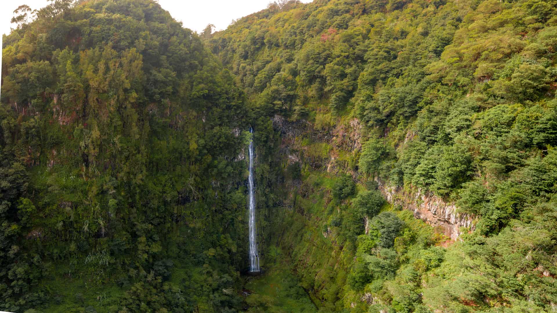 cascada-agua-dalto-waterfall-hike-on-madeira