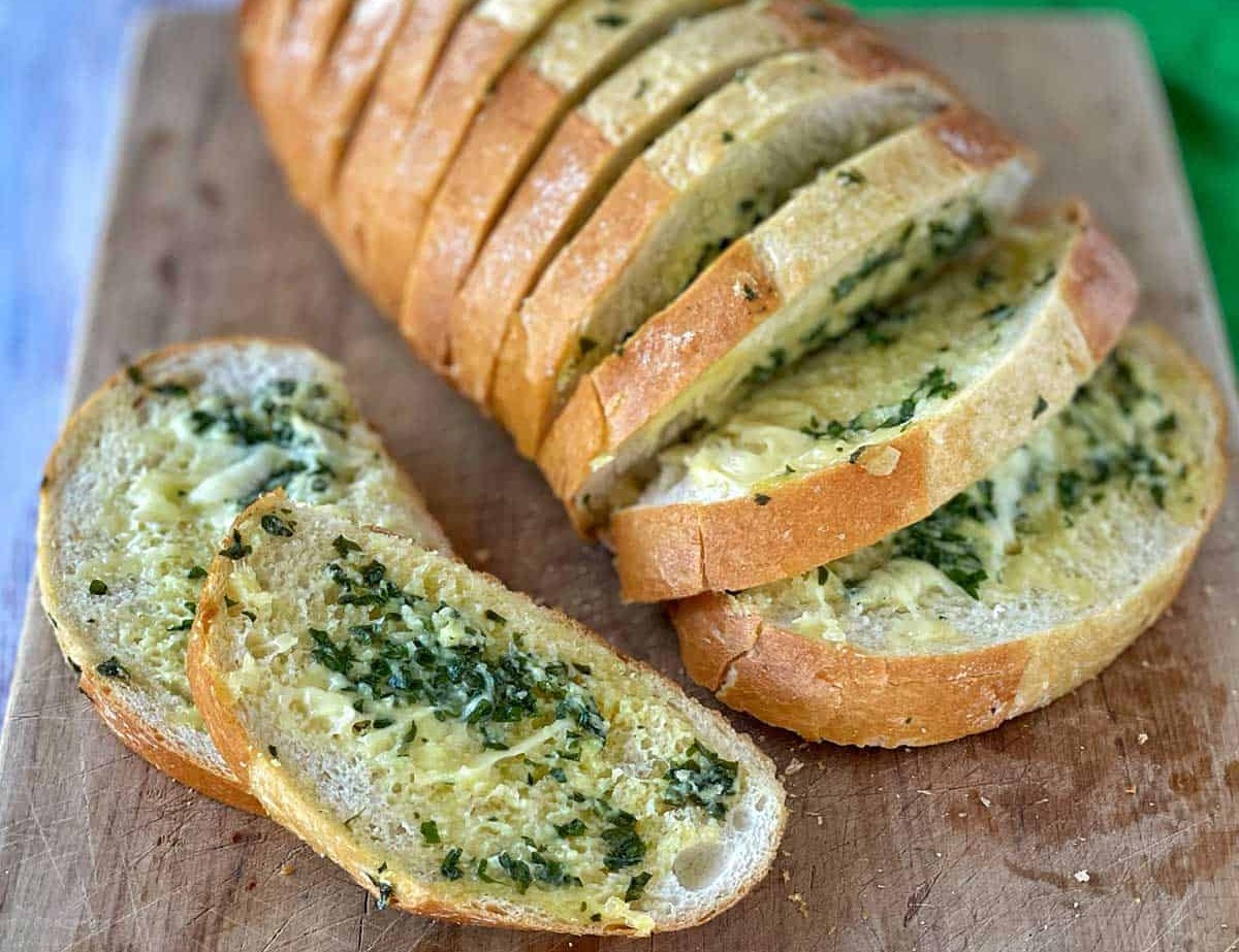 Czech-Garlic-Bread-Is-The-Best-Garlic-Bread czech-garlic-bread-is-the-best-garlic-bread
