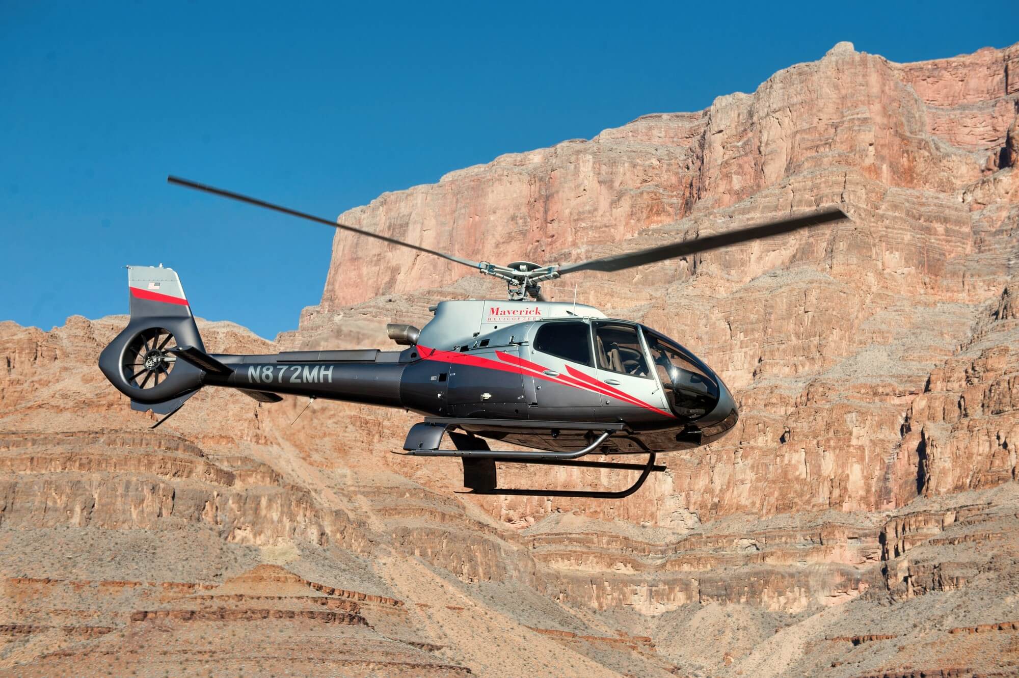 flying-over-the-grand-canyon-with-maverick-helicopters