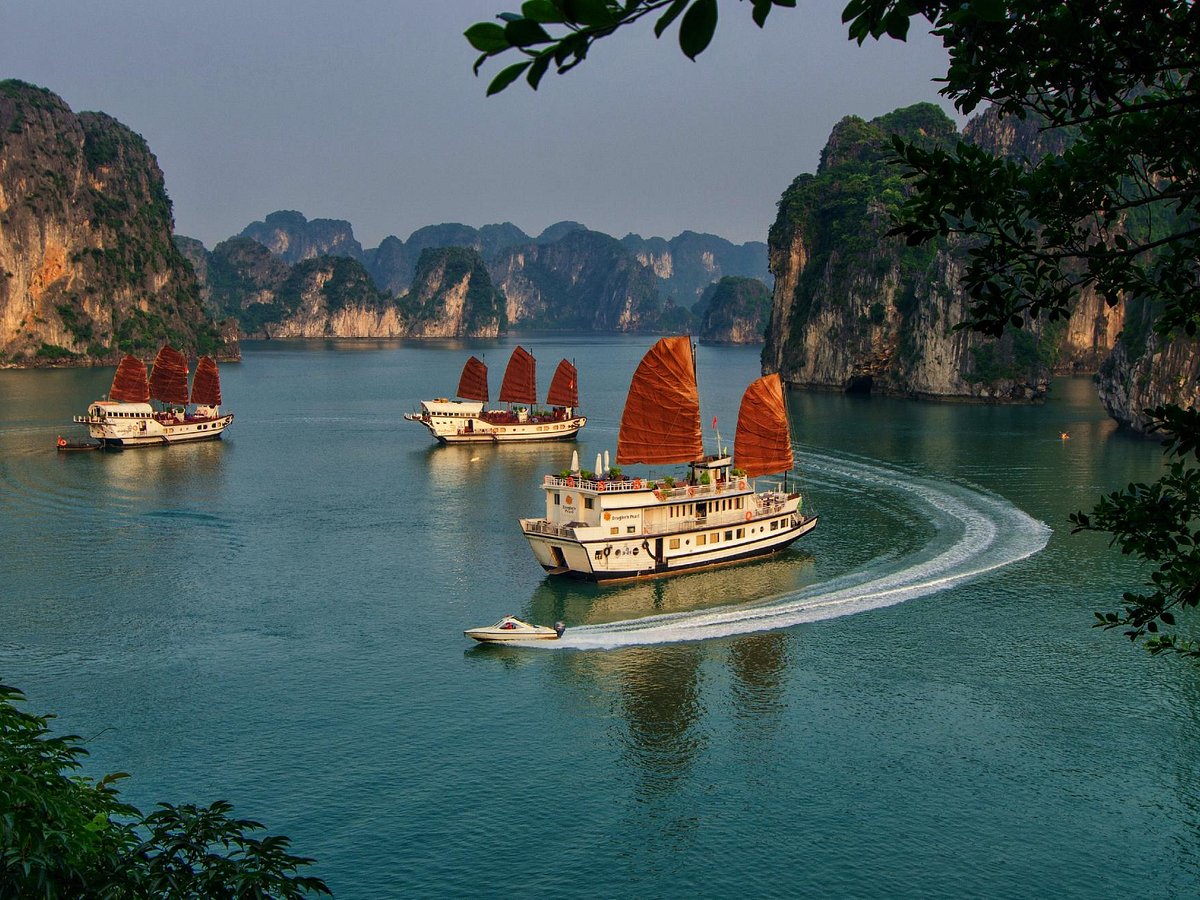 ha-long-bay-junk-boat-cruise