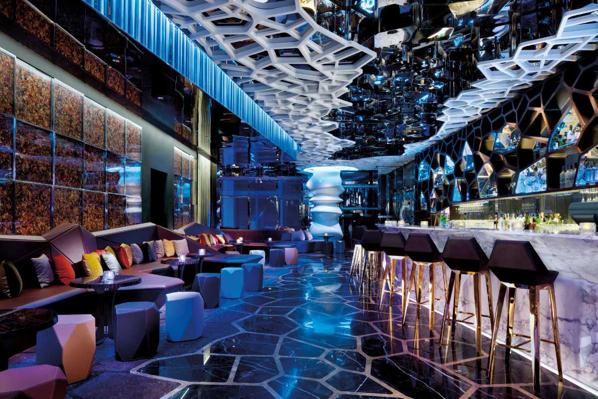 Hong-Kong-Birthday-Drinks-At-Ozone-The-Highest-Bar-In-The-World hong-kong-birthday-drinks-at-ozone-the-highest-bar-in-the-world
