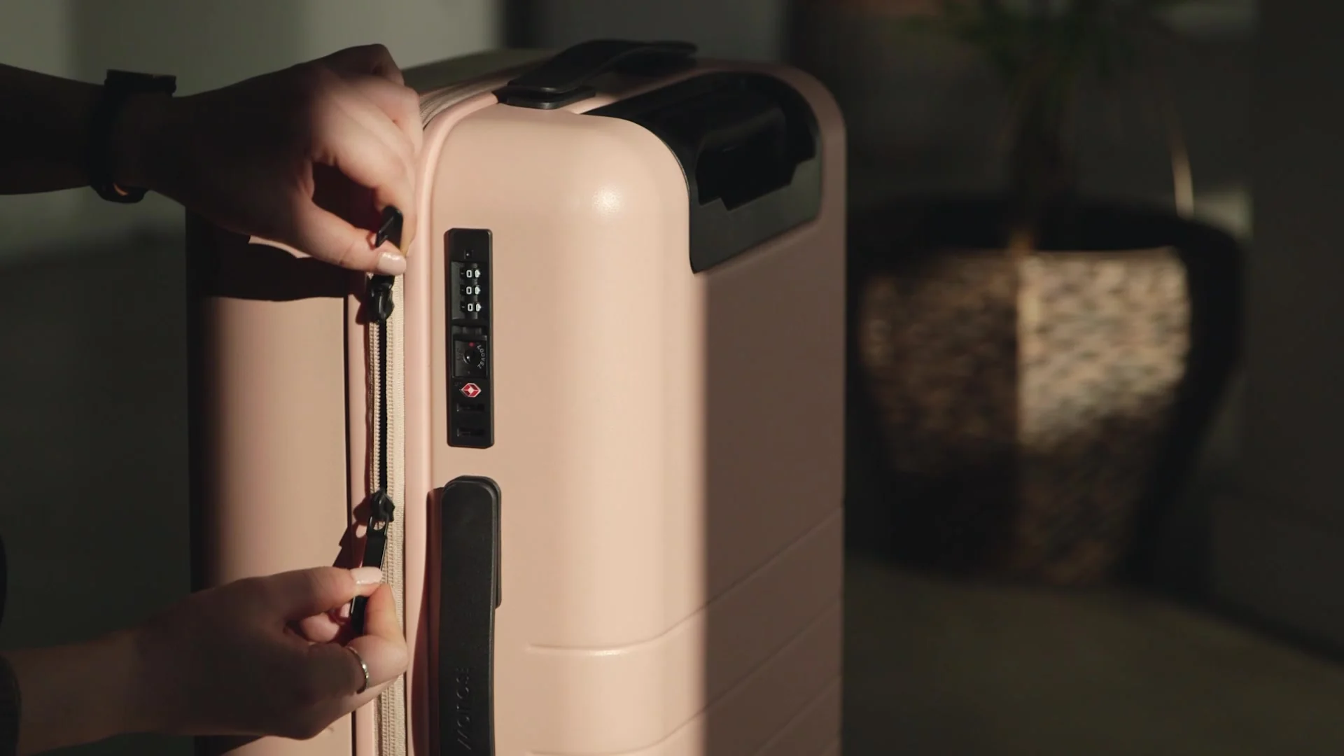 How-Do-I-Open-My-Monos-Suitcase how-do-i-open-my-monos-suitcase