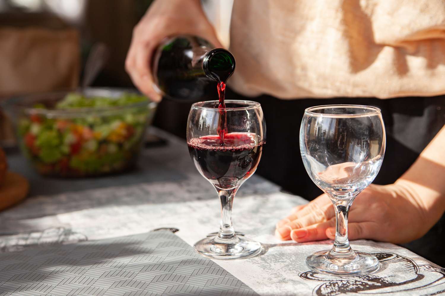 How-Many-Cups-Are-In-A-Bottle-Of-Wine how-many-cups-are-in-a-bottle-of-wine