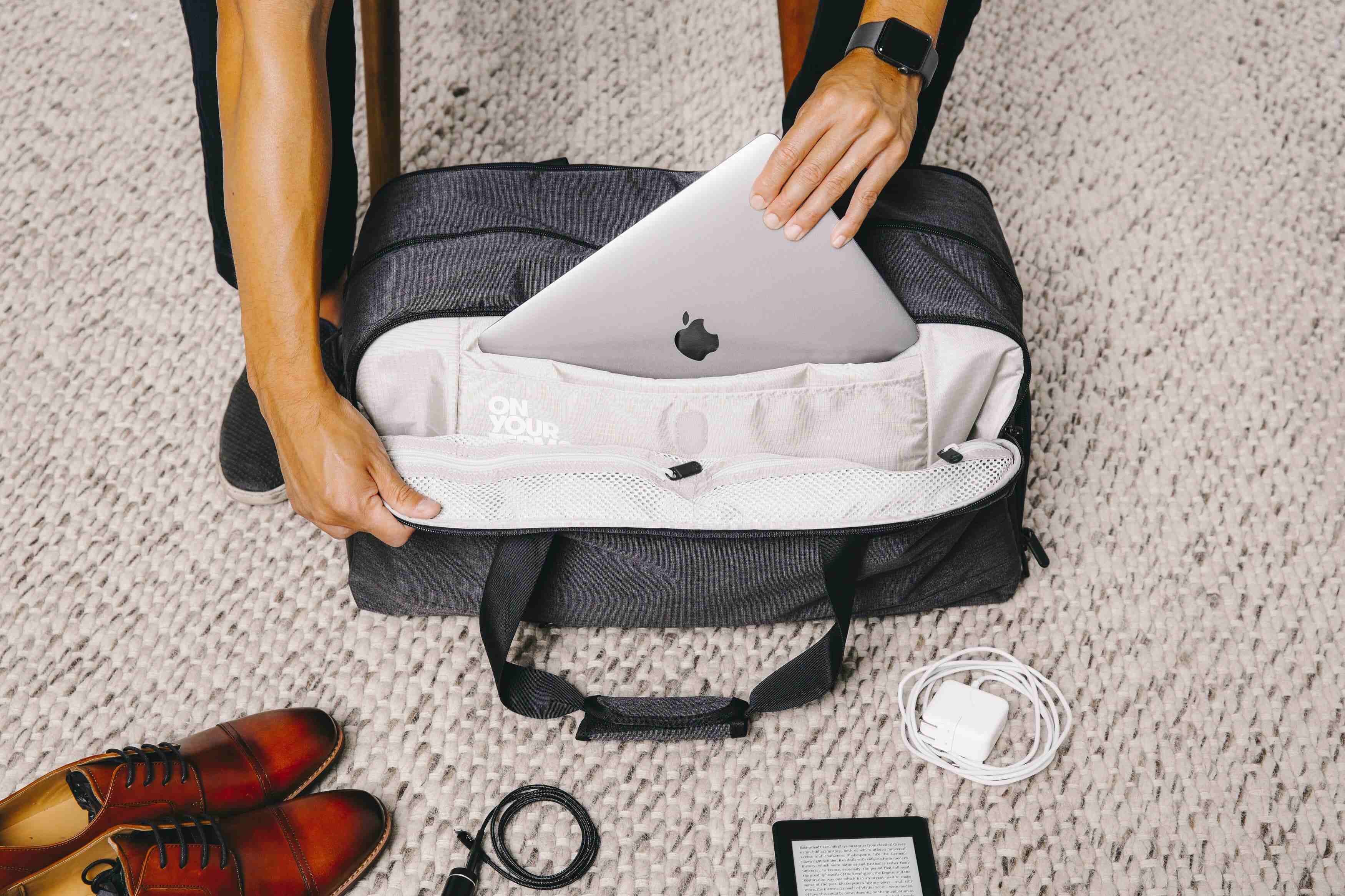 how-to-bring-a-laptop-in-a-duffel-bag