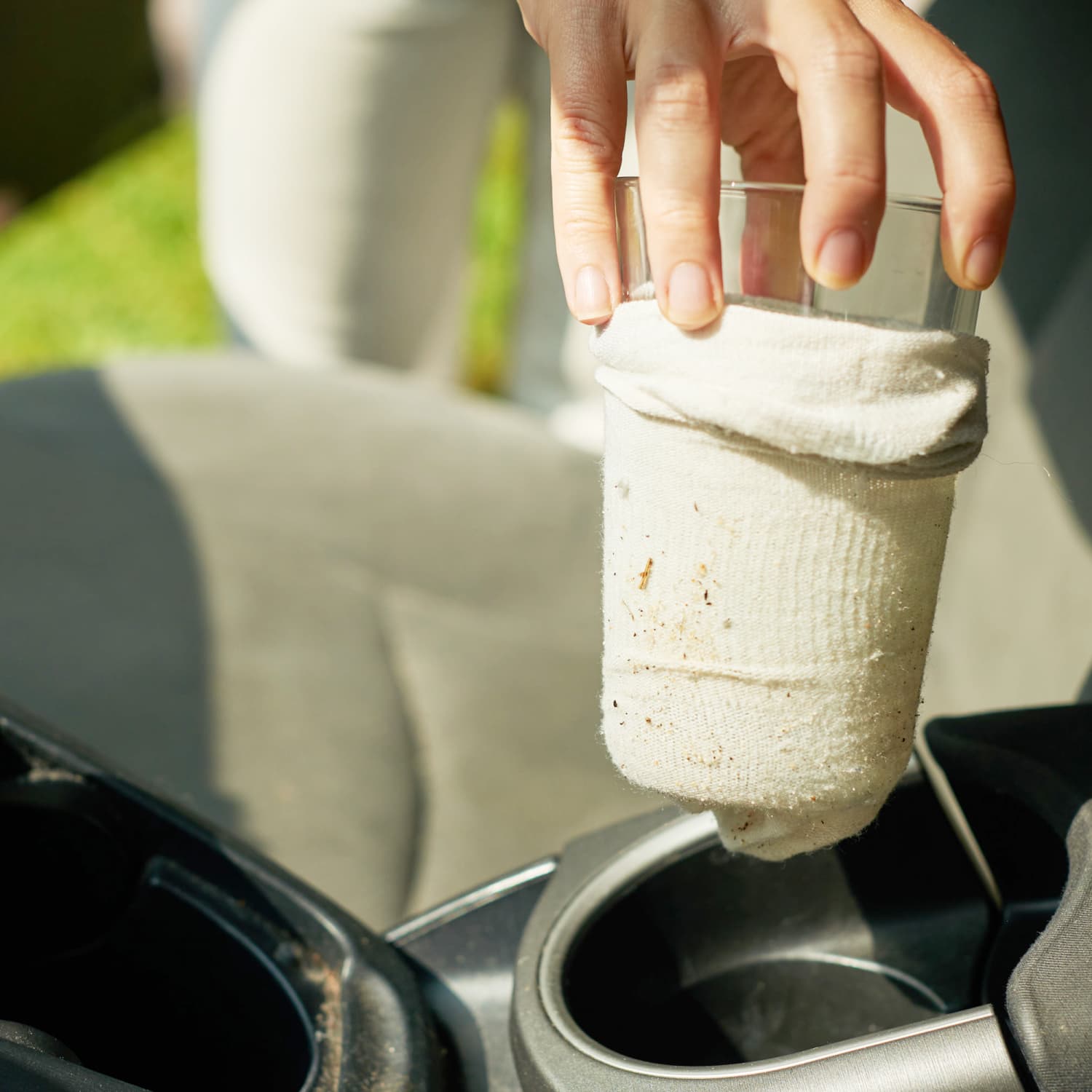 How-To-Clean-Car-Cup-Holder how-to-clean-car-cup-holder