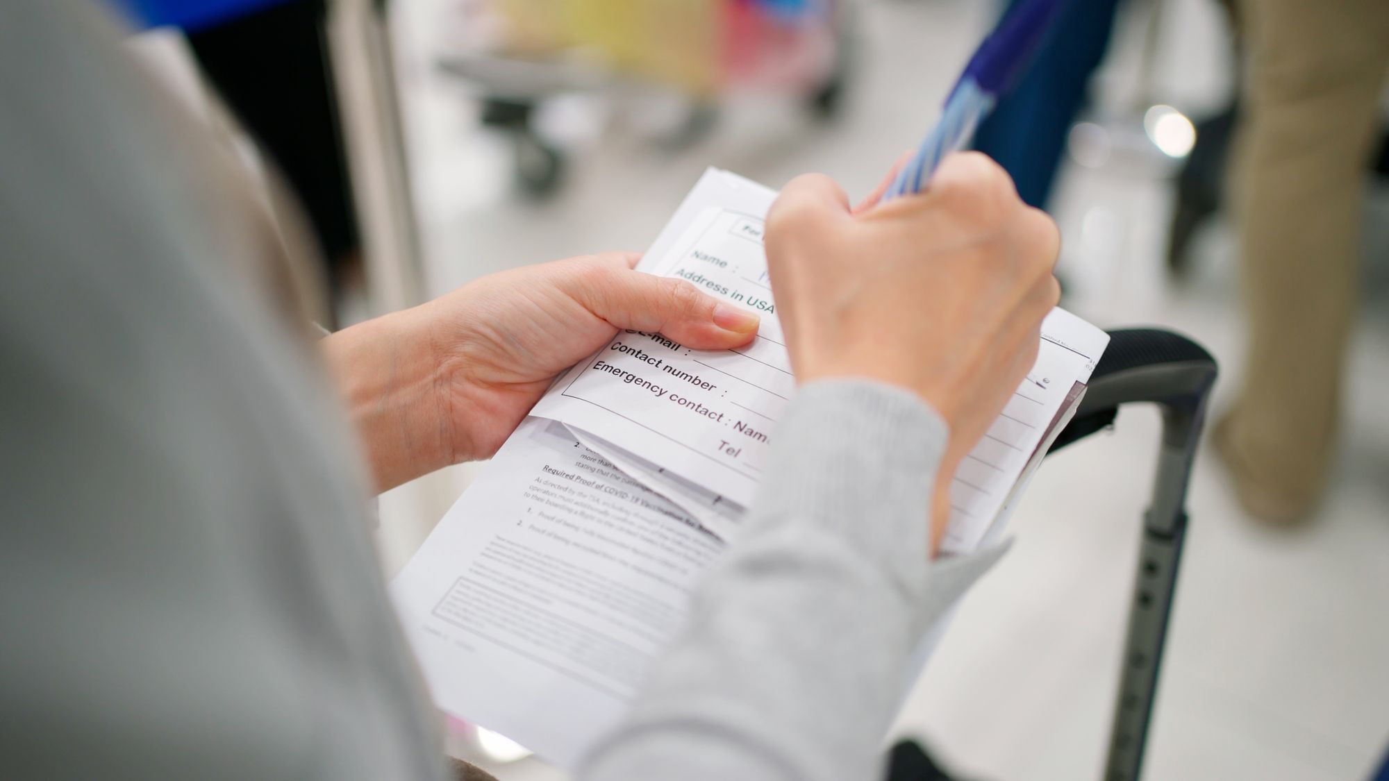 How-To-Fill-Immigration-Form-At-The-Airport how-to-fill-immigration-form-at-the-airport