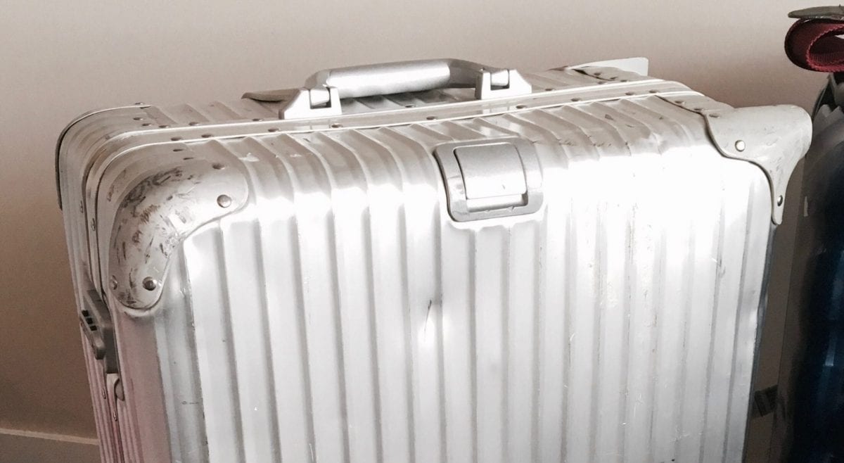 how-to-fix-a-cracked-suitcase