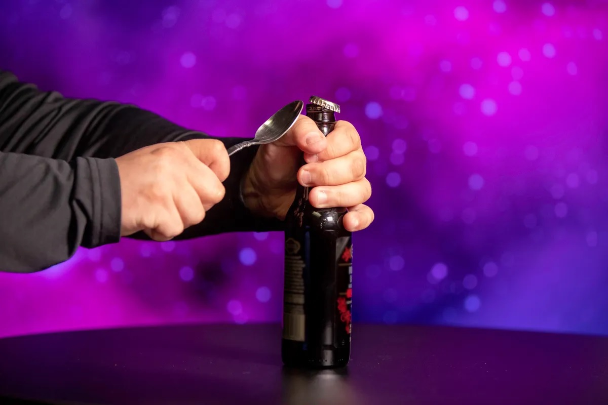 How-To-Open-A-Bottle-With-A-Spoon how-to-open-a-bottle-with-a-spoon