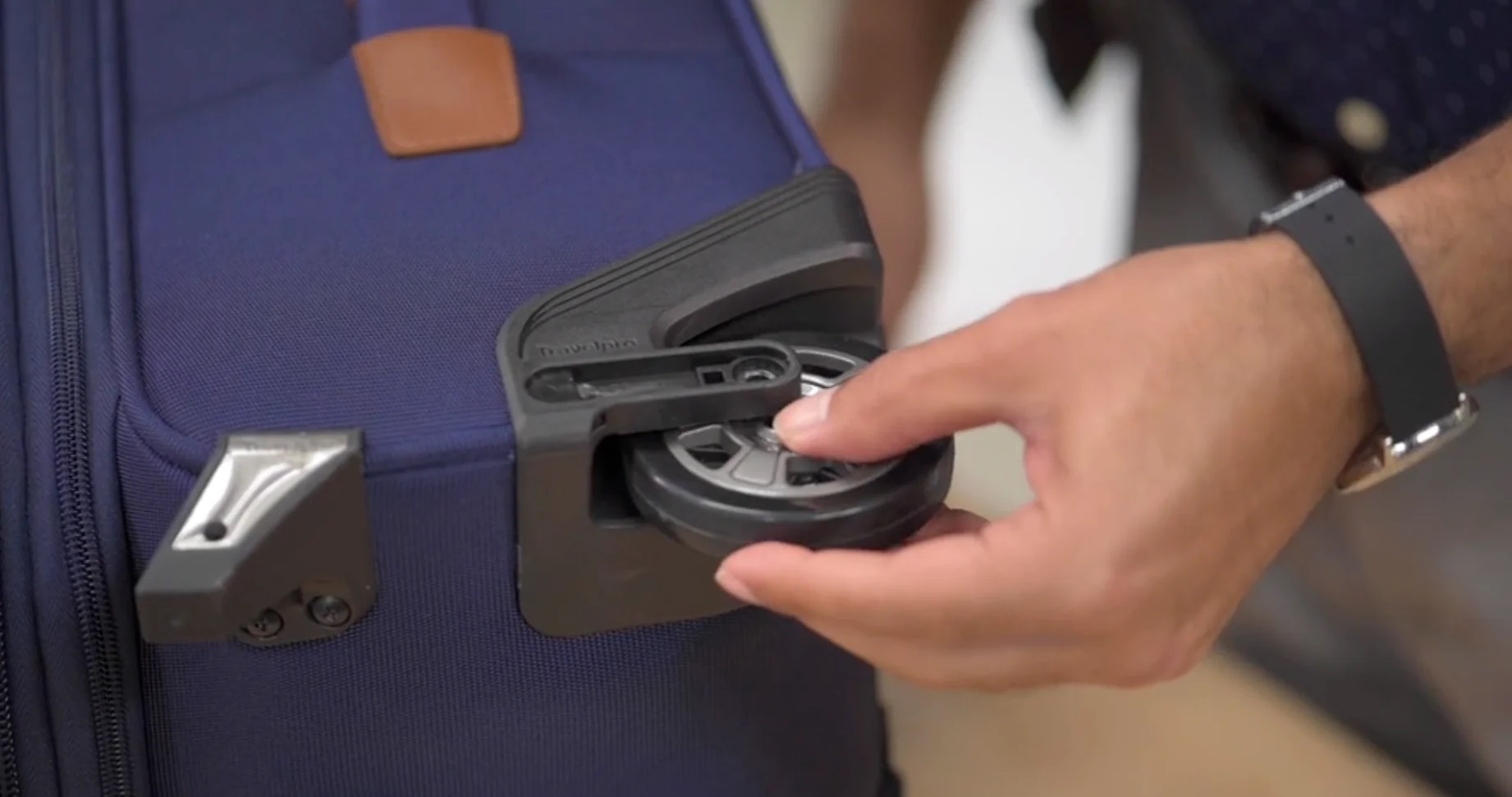 how-to-repair-zipper-on-travelpro-luggage