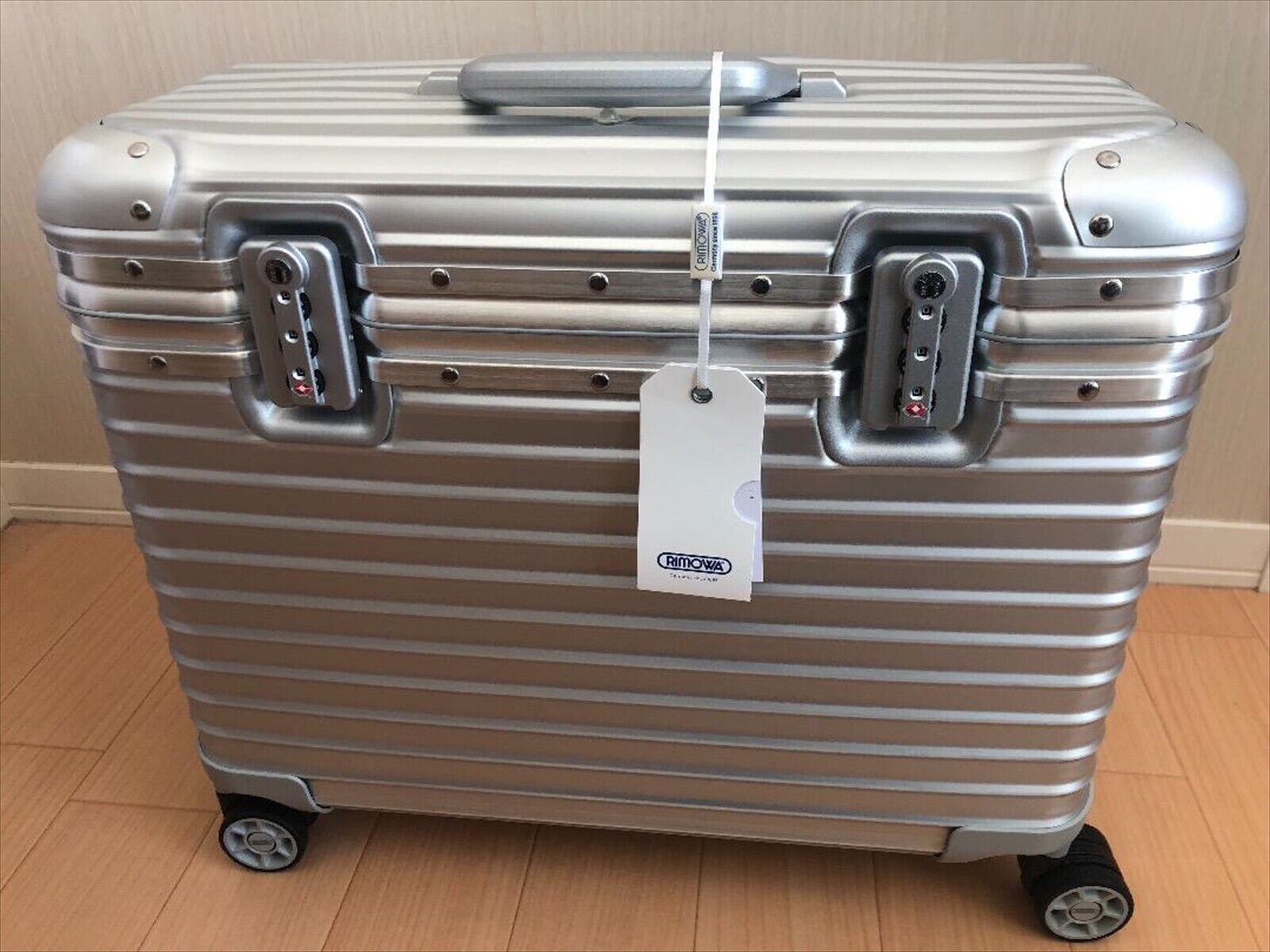 How-To-Set-RIMOWA-Lock how-to-set-rimowa-lock