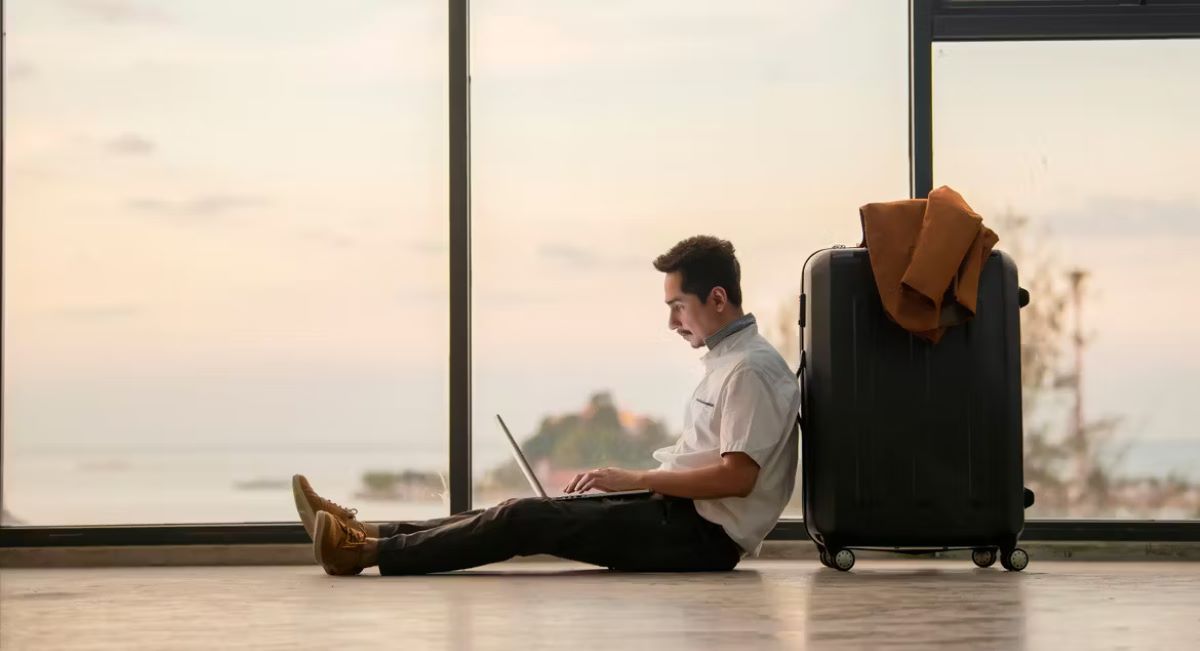 How To Work Remotely And Travel | TouristSecrets