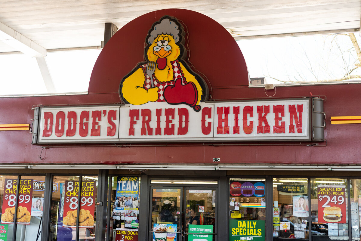 In-Charleston-Get-Your-Fried-Chicken-Fix-At-Dodge8217s-Gas-Station in-charleston-get-your-fried-chicken-fix-at-dodges-gas-station