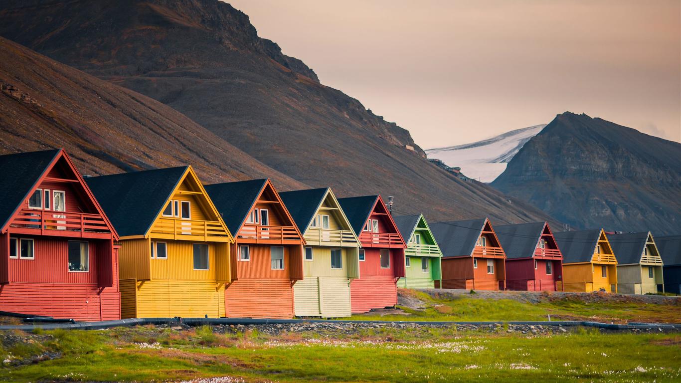 Longyearbyen-A-Walking-Tour-Of-The-World’s-Northernmost-Town longyearbyen-a-walking-tour-of-the-worlds-northernmost-town