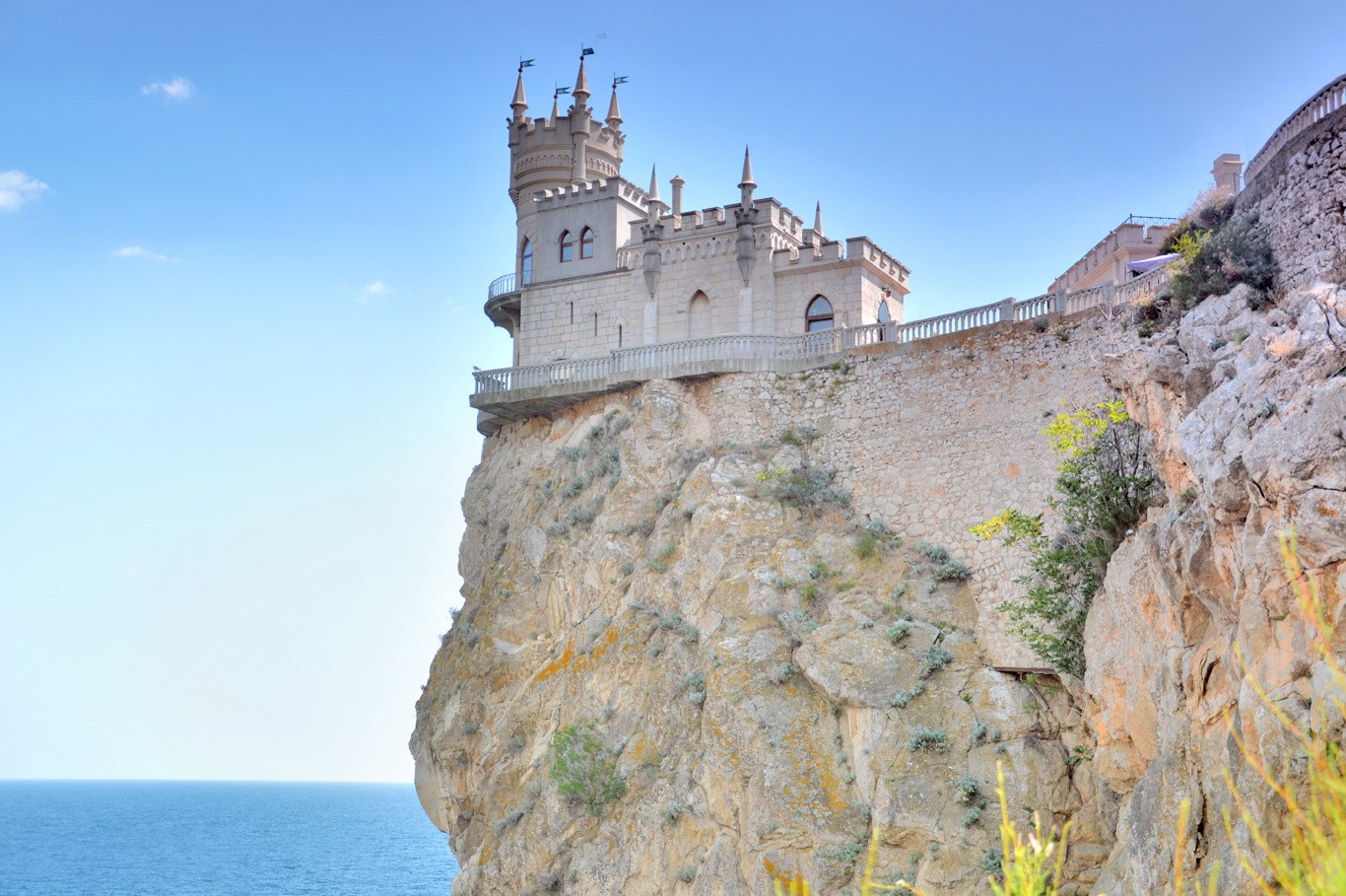 Off-The-Beaten-Track-8211-Swallows-Nest-Castle off-the-beaten-track-swallows-nest-castle