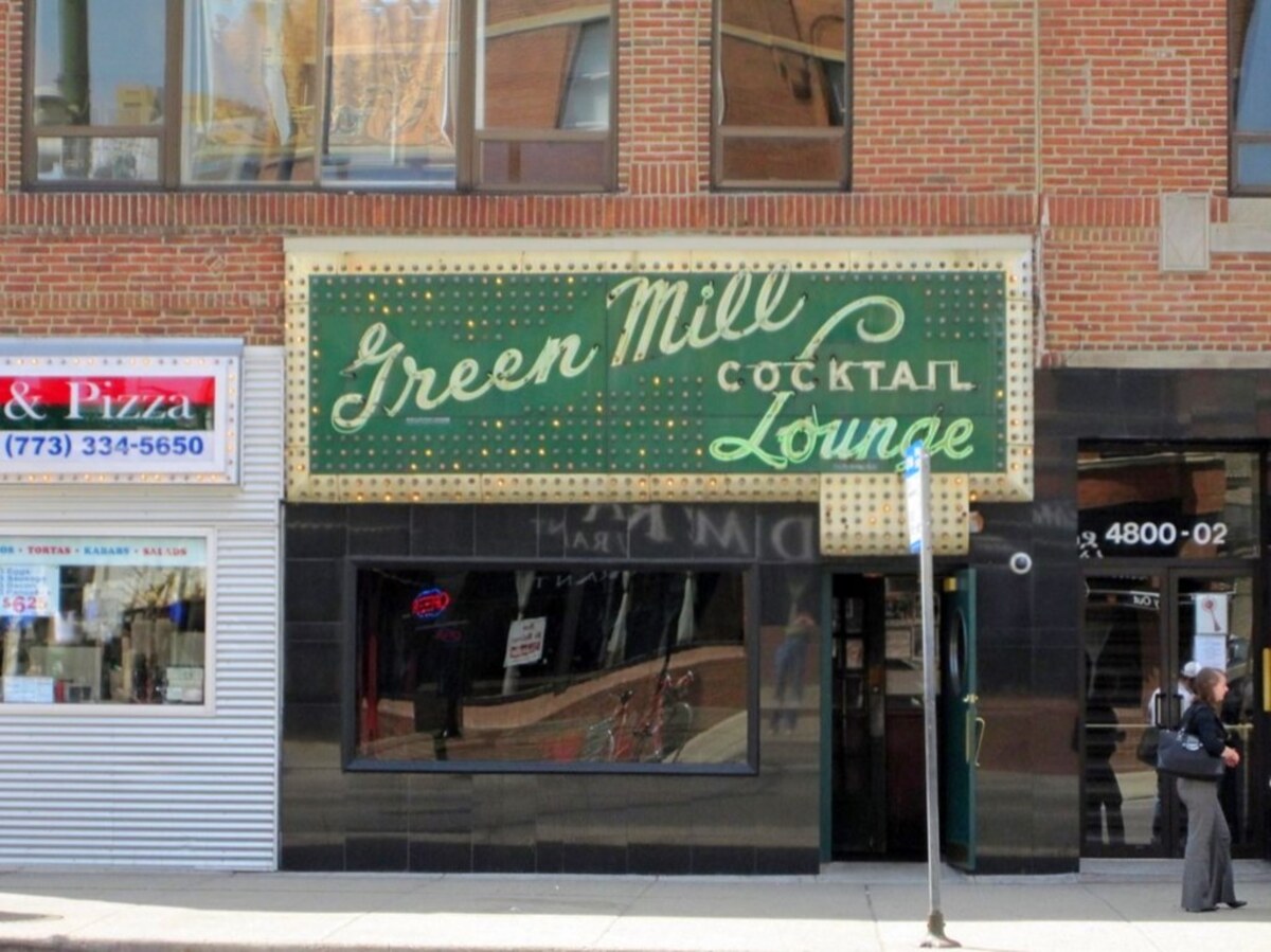 ordering-the-wrong-drink-at-al-capones-favorite-bar