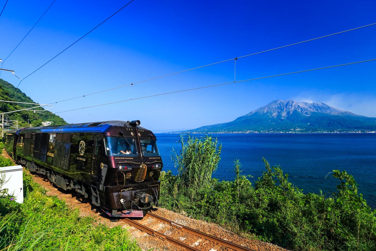 seven-stars-in-kyushu-one-of-the-most-luxurious-train-journeys-in-the-world