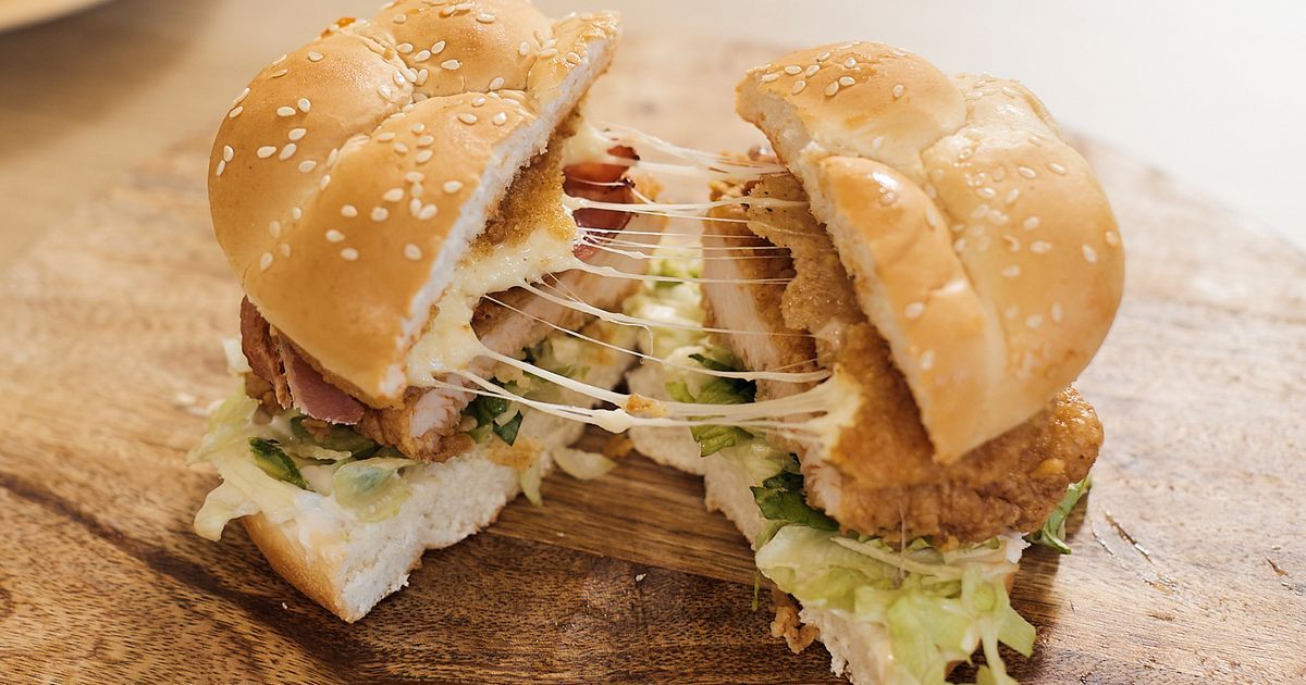 the-zinger-burger-at-kfc-3