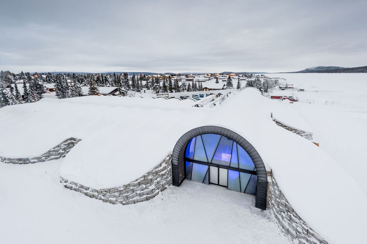this-is-what-its-like-to-stay-at-the-icehotel-sweden