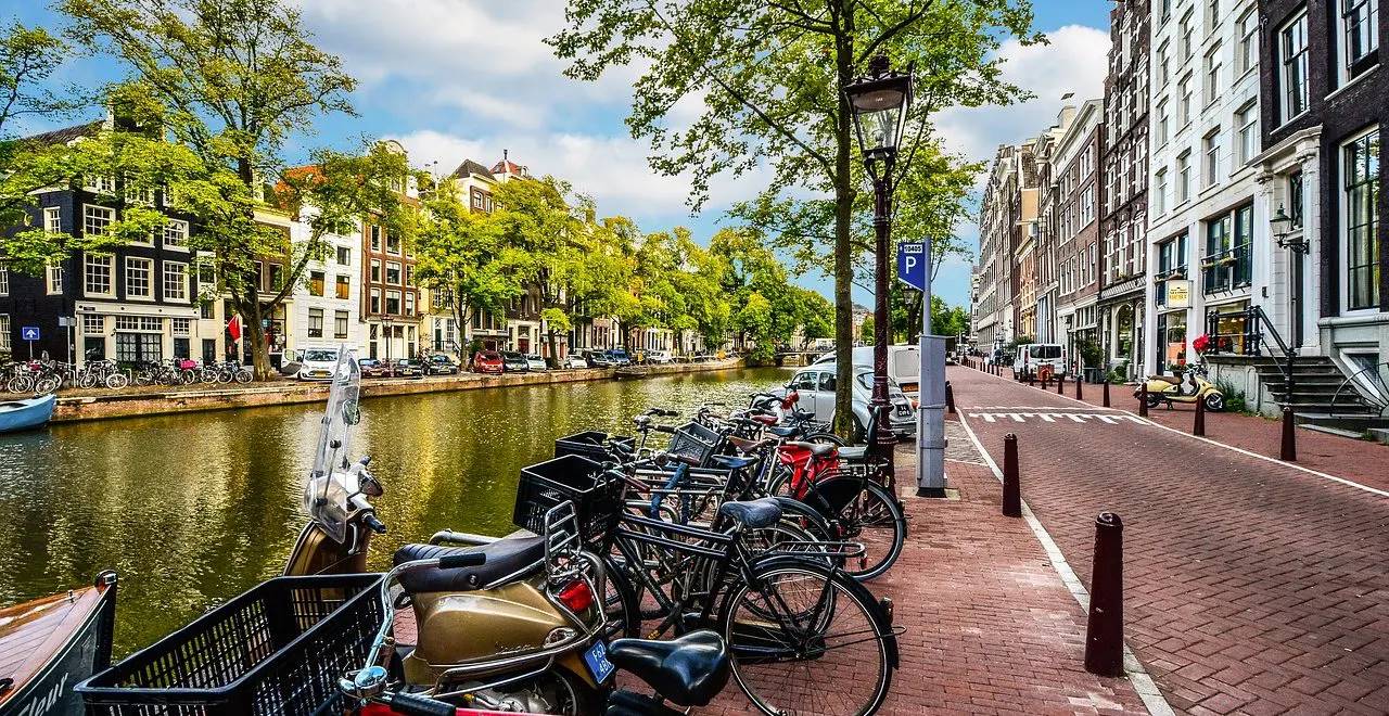 Tips-For-Traveling-Amsterdam-On-A-Budget tips-for-traveling-amsterdam-on-a-budget