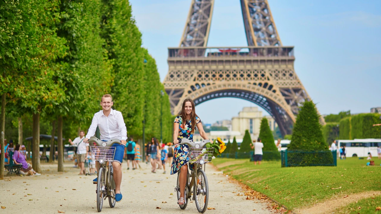 Tips-For-Traveling-Paris-On-A-Budget tips-for-traveling-paris-on-a-budget