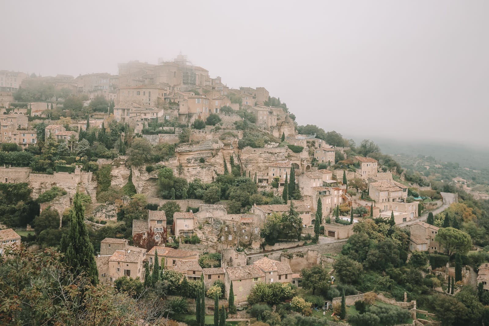 tips-for-visiting-gordes-village-and-market