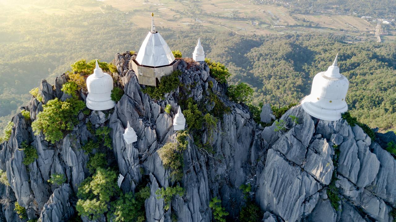 wat-chaloem-phra-kiat-thailands-floating-pagodas