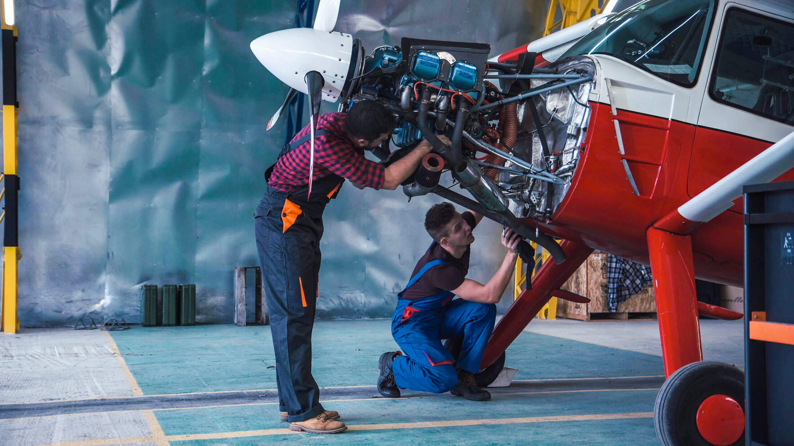 What-Does-An-Airplane-Mechanic-Make what-does-an-airplane-mechanic-make