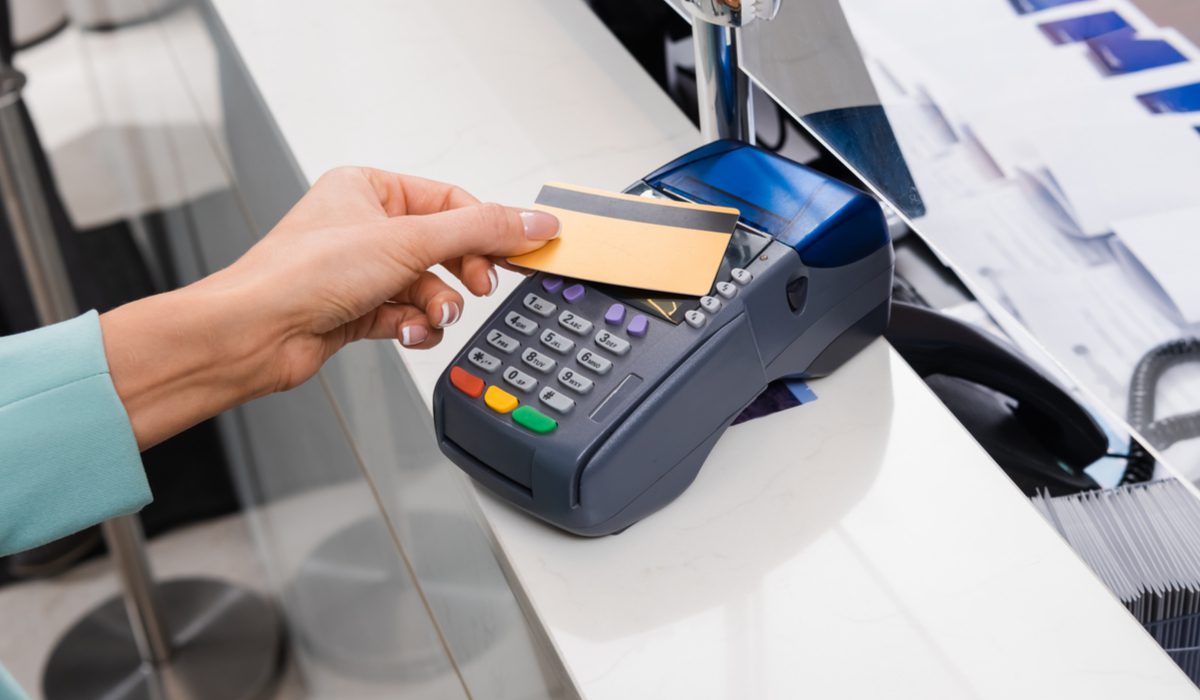 when-you-reserve-a-hotel-room-does-the-credit-card-holder-have-to-be-there