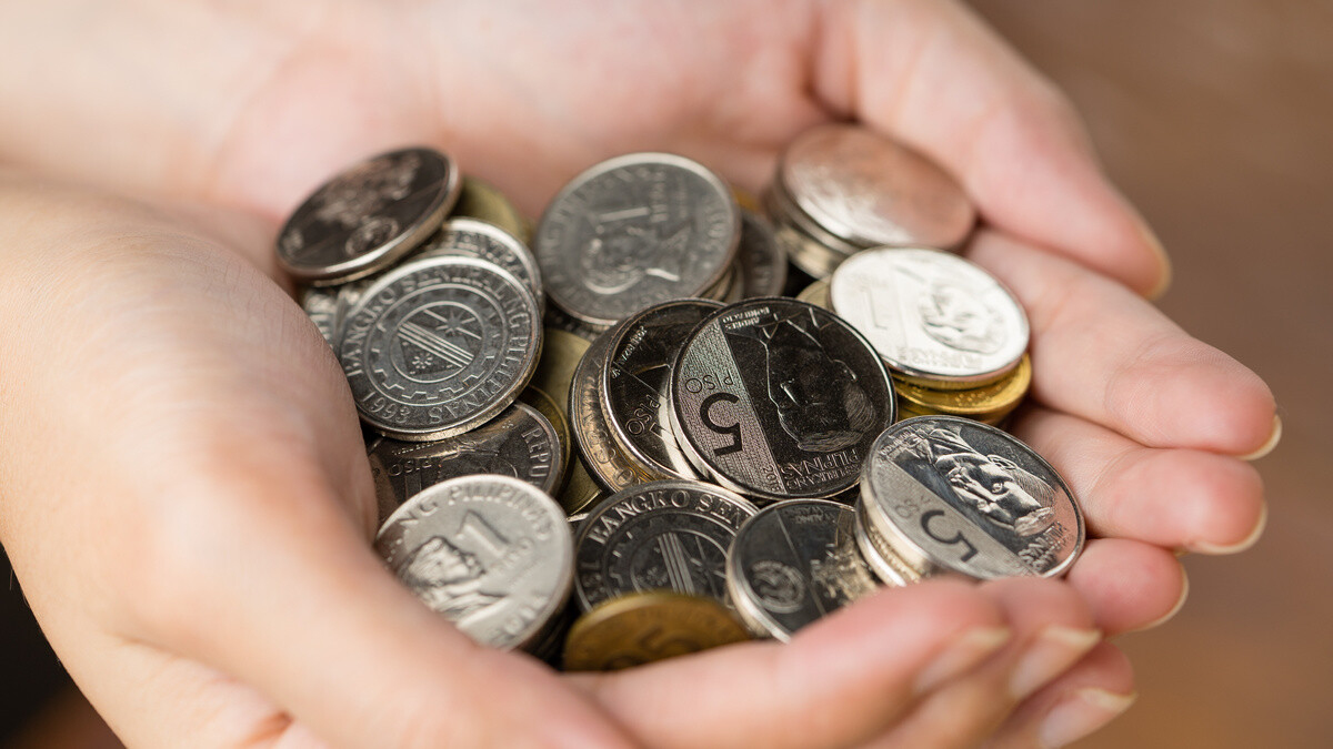 Where-Do-You-Put-Coins-In-A-Wallet where-do-you-put-coins-in-a-wallet