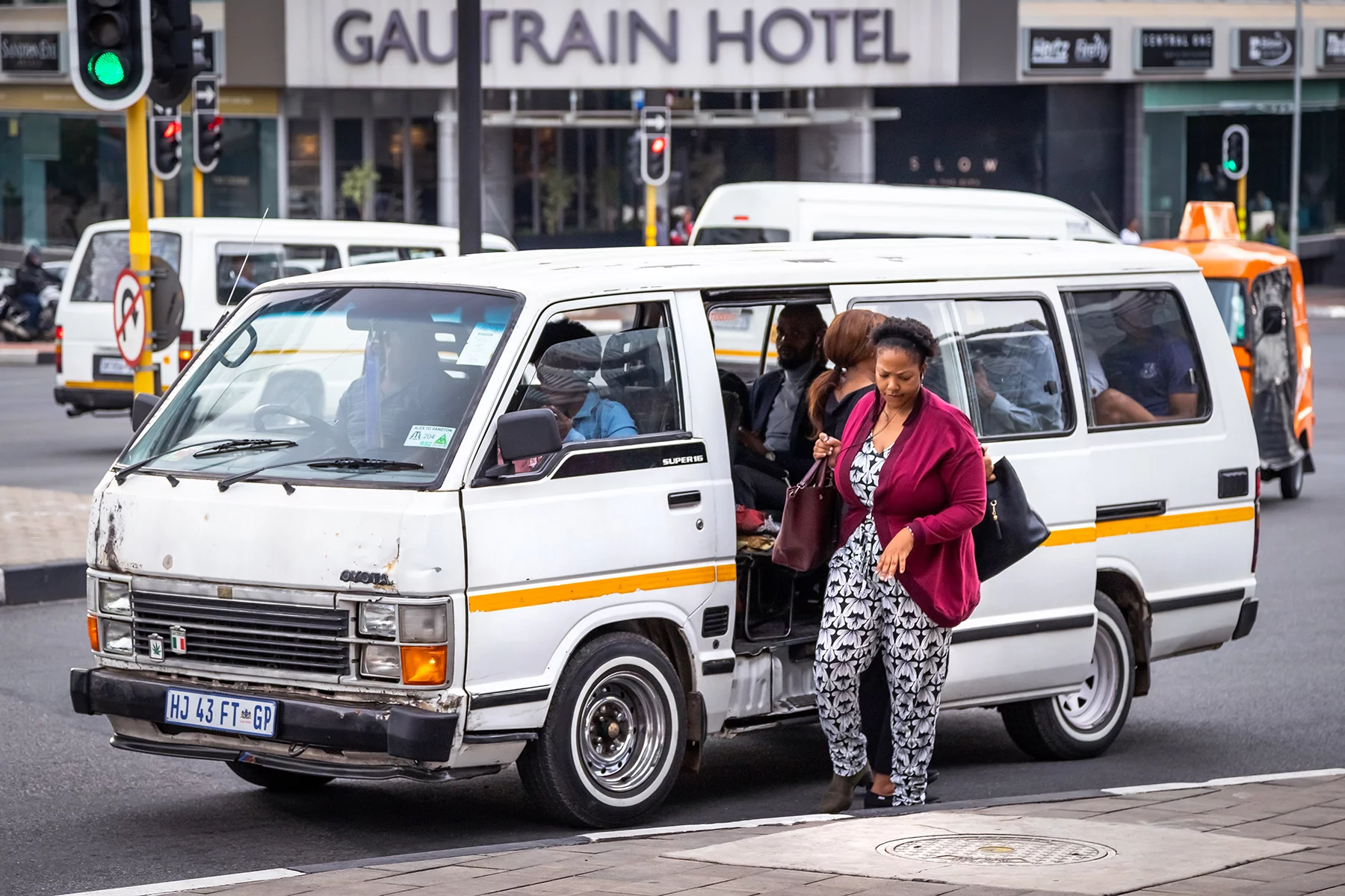Apps-Taxis-Or-Minibus-How-To-Navigate-Johannesburg apps-taxis-or-minibus-how-to-navigate-johannesburg