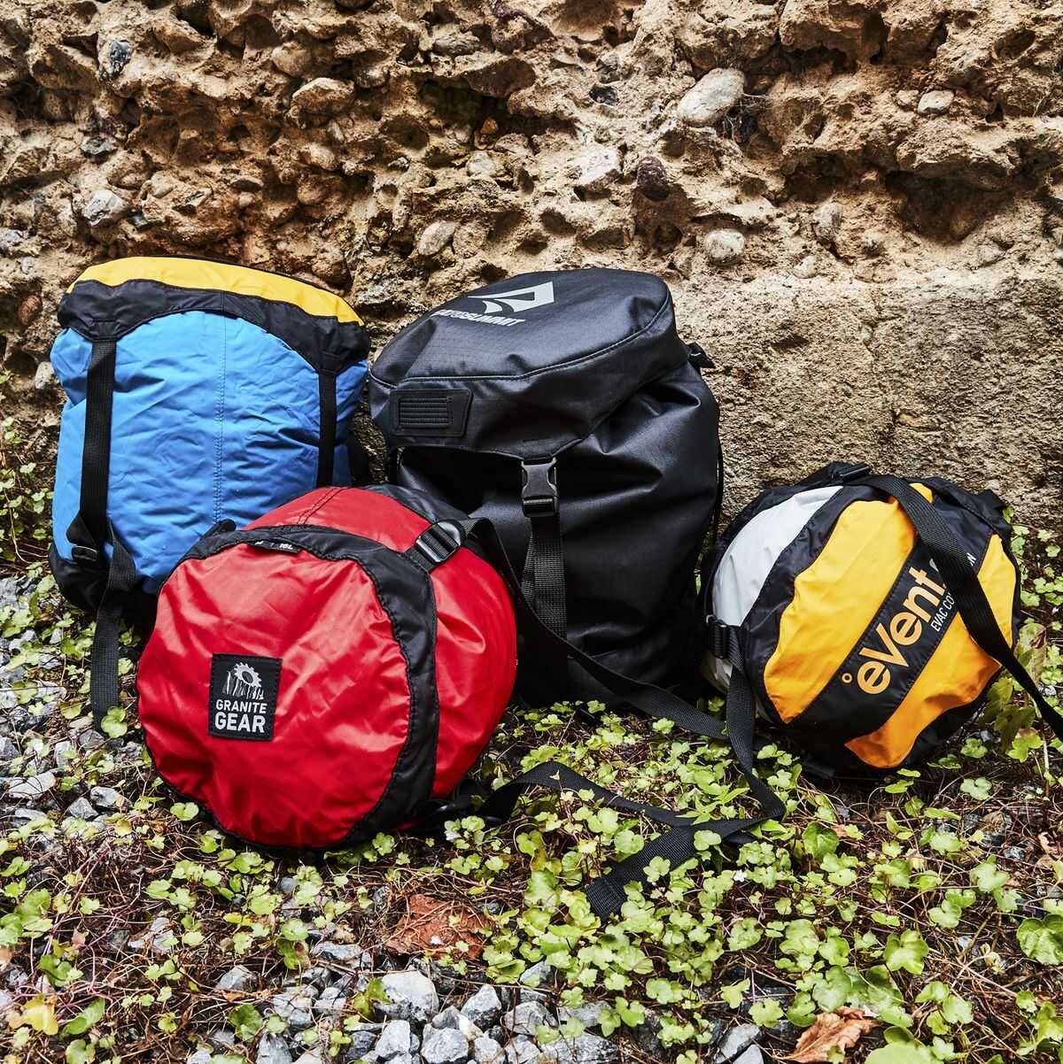Choosing-The-Right-Compression-Sack-For-Your-Western-Mountaineering-Megalite choosing-the-right-compression-sack-for-your-western-mountaineering-megalite