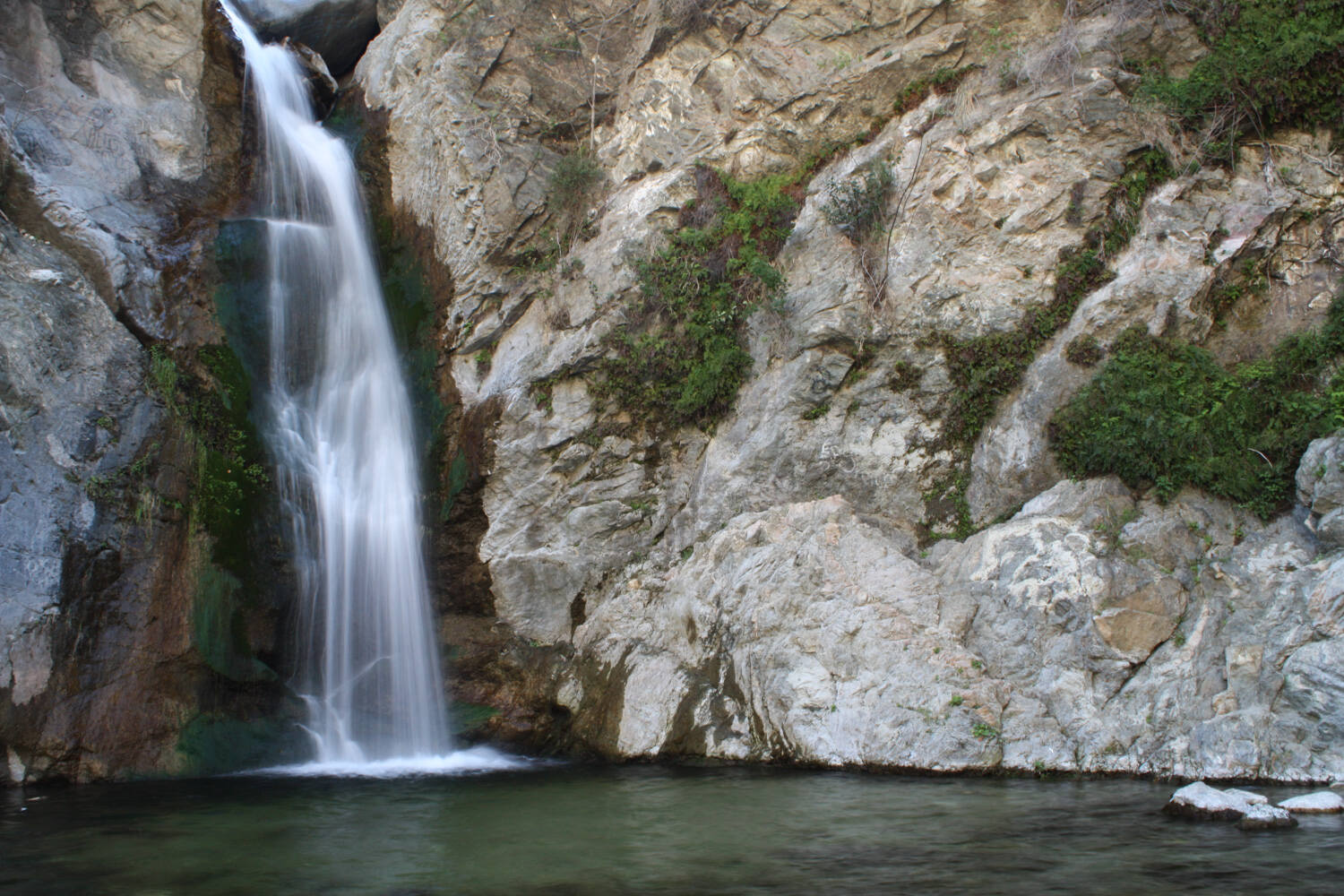 Do-You-Need-A-Trekking-Pole-When-Hiking-To-Eaton-Canyon do-you-need-a-trekking-pole-when-hiking-to-eaton-canyon