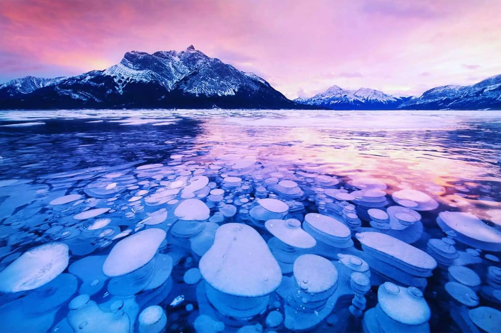 Finding-The-Abraham-Lake-Ice-Bubbles-In-Alberta-Everything-You-Need-To-Know finding-the-abraham-lake-ice-bubbles-in-alberta-everything-you-need-to-know