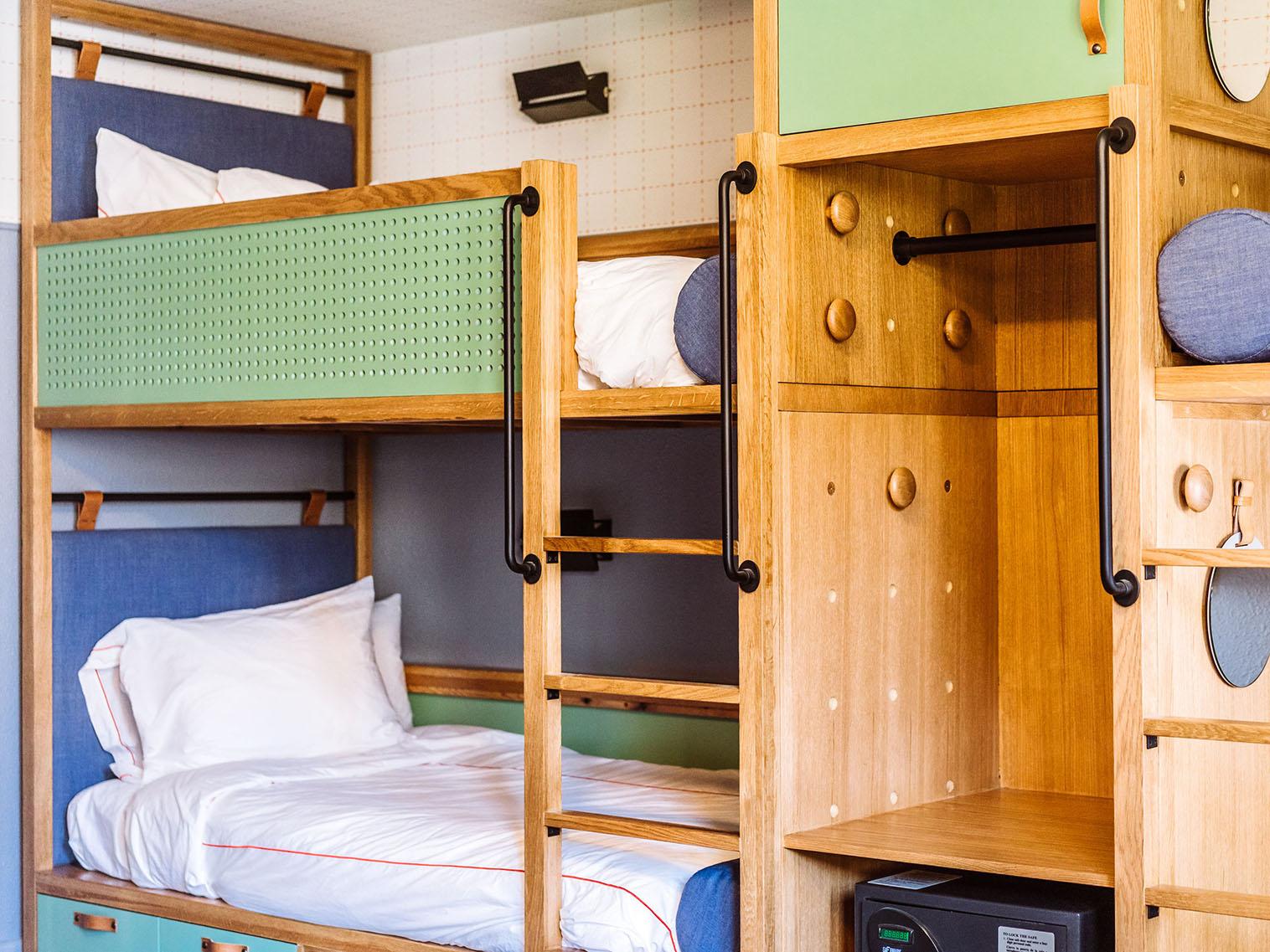Hostel-With-Bunk-Beds-How-To hostel-with-bunk-beds-how-to