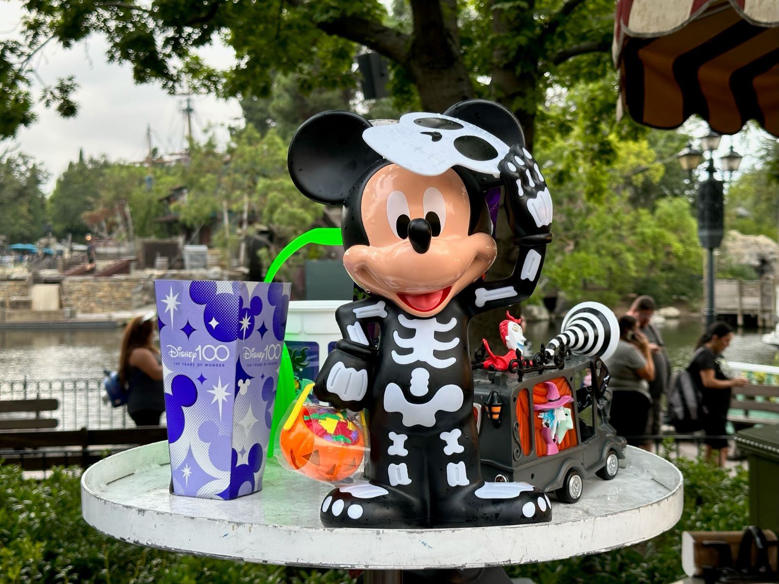How-Do-Disney-Souvenir-Popcorn-Buckets-Work how-do-disney-souvenir-popcorn-buckets-work