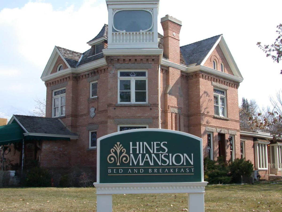 How-Far-Is-It-From-Hines-Mansion-Bed-And-Breakfast-To-Velour-Live-Music-Gallery how-far-is-it-from-hines-mansion-bed-and-breakfast-to-velour-live-music-gallery