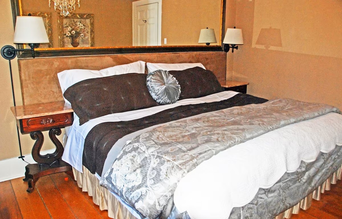 How-Is-Breakfast-At-The-Apple-Tree-Historic-Bed-And-Breakfast-In-Niagara how-is-breakfast-at-the-apple-tree-historic-bed-and-breakfast-in-niagara