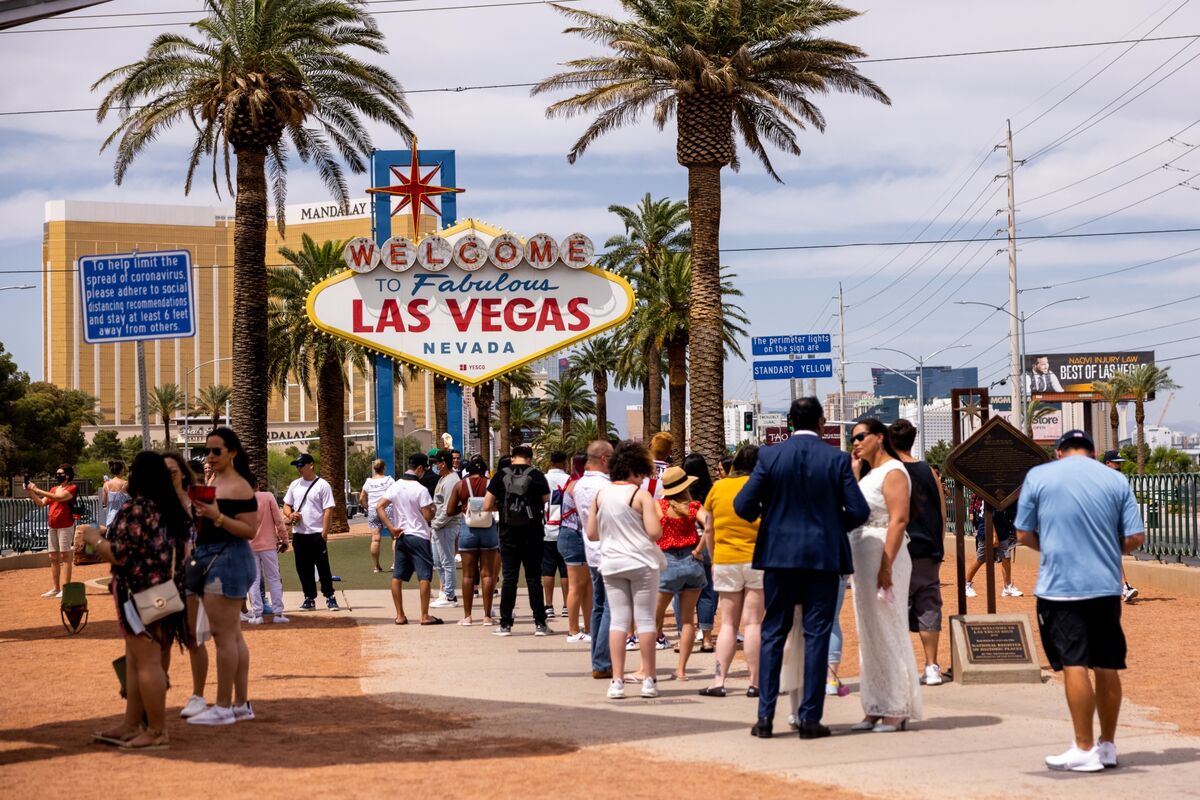 How-Many-Tourists-Visit-Las-Vegas-A-Year how-many-tourists-visit-las-vegas-a-year