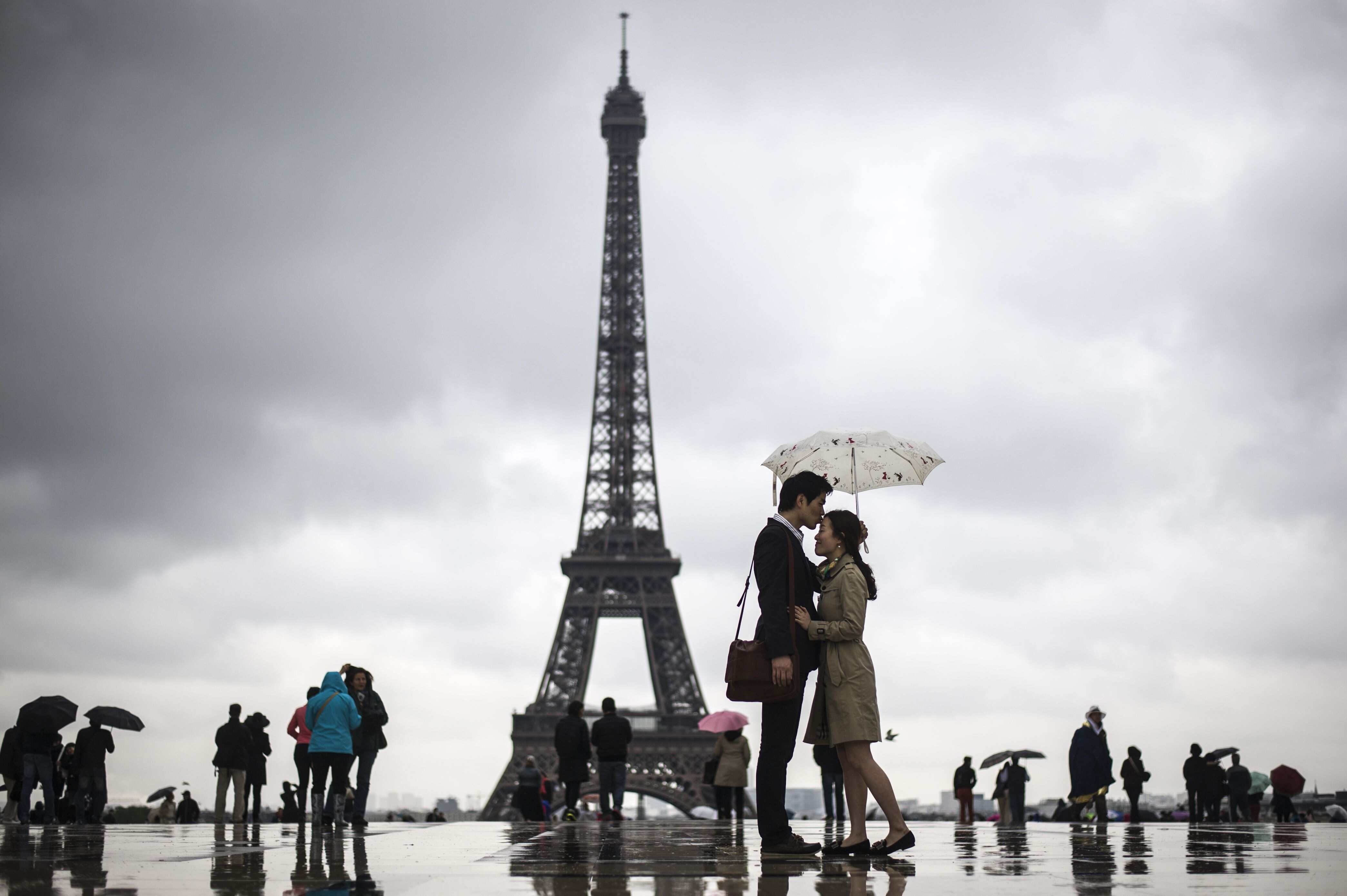 how-many-tourists-visit-the-eiffel-tower-each-year