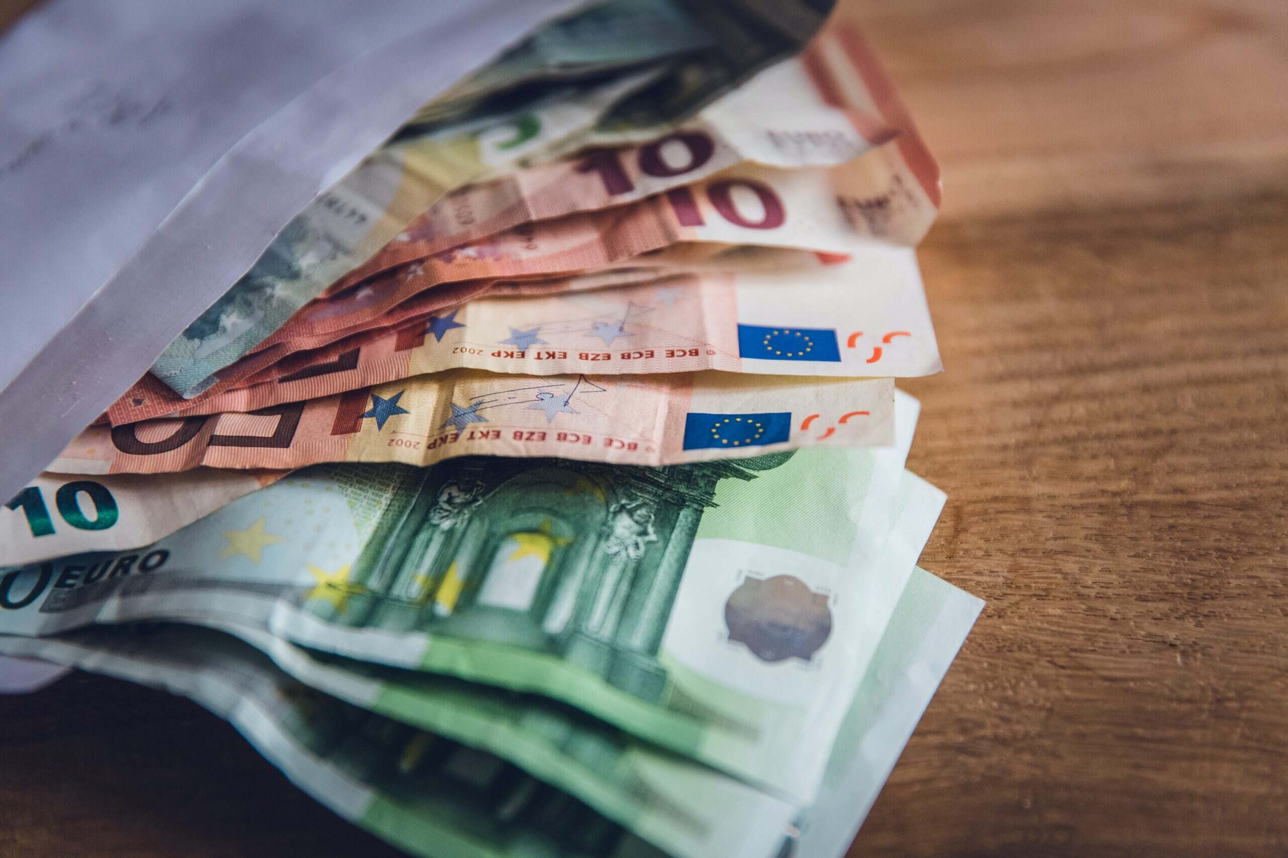 How-Much-Money-Do-You-Need-To-Become-A-Nomad how-much-money-do-you-need-to-become-a-nomad