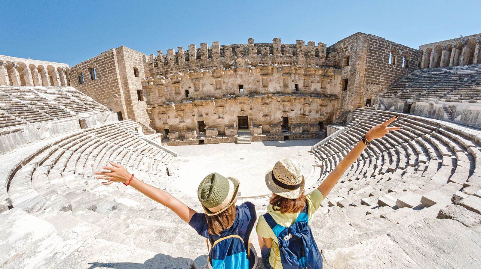 How-To-Avoid-Looking-Like-A-Tourist-In-Greece how-to-avoid-looking-like-a-tourist-in-greece