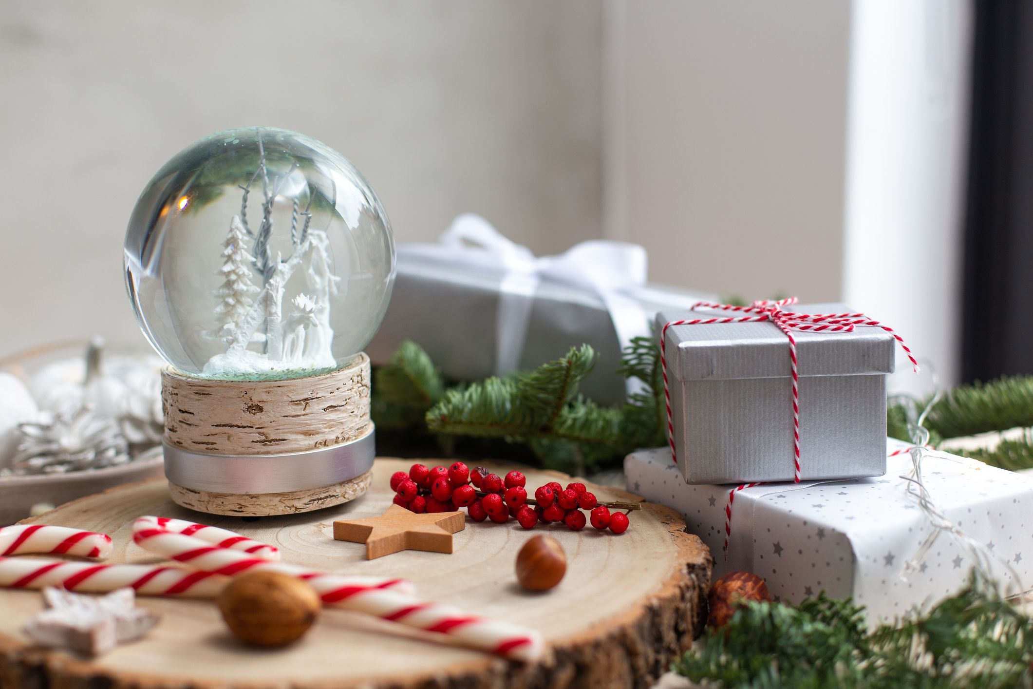 How-To-Display-Souvenir-Snowglobes how-to-display-souvenir-snowglobes