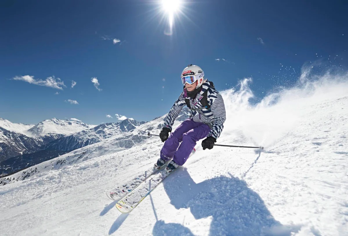 Protecting Your Knees While Skiing: Best Practices | TouristSecrets