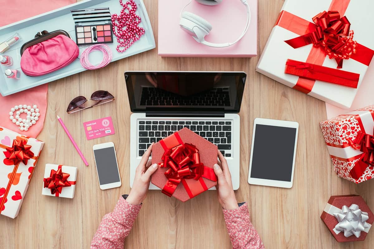 The-Ultimate-Blogger-Gift-Guide the-ultimate-blogger-gift-guide