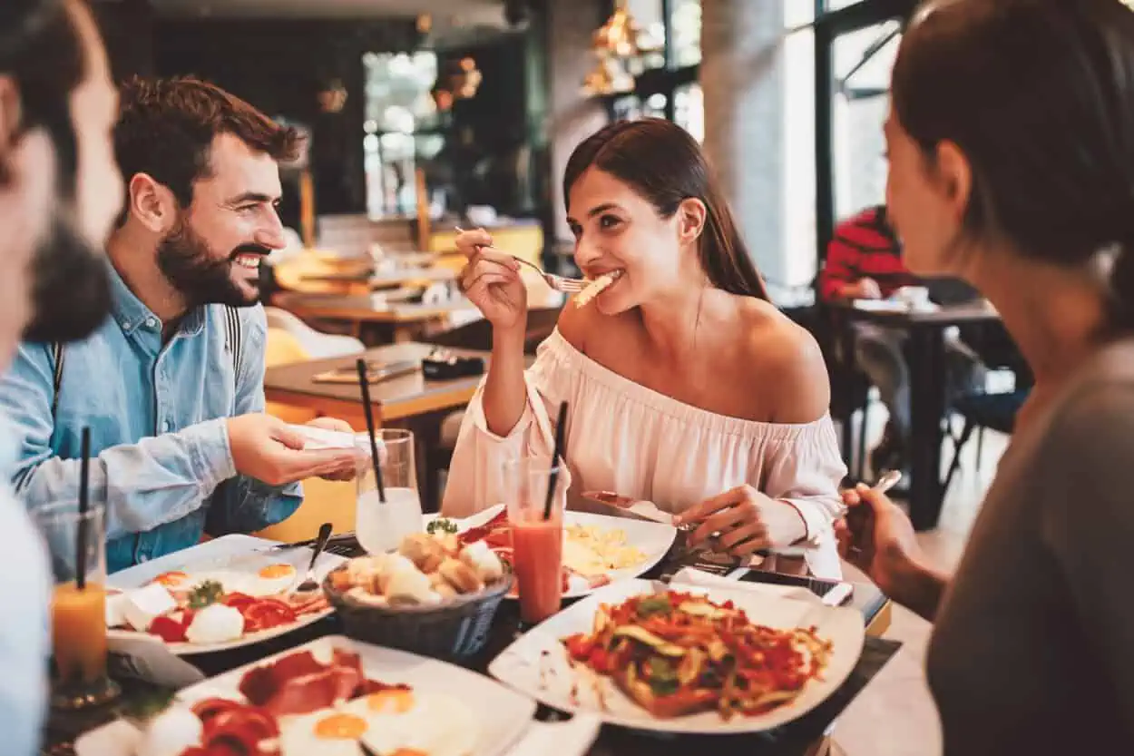 Vegas-On-A-Budget-Where-To-Eat-Stay-And-Play-And-Spend-Less vegas-on-a-budget-where-to-eat-stay-and-play-and-spend-less