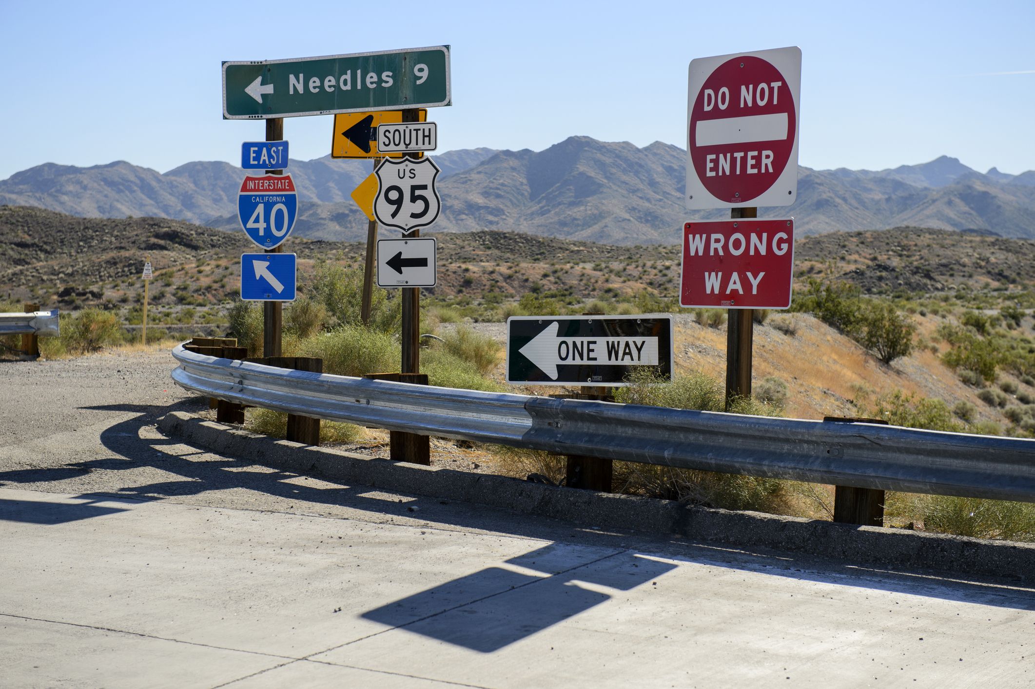 what-color-and-shape-is-a-destination-sign