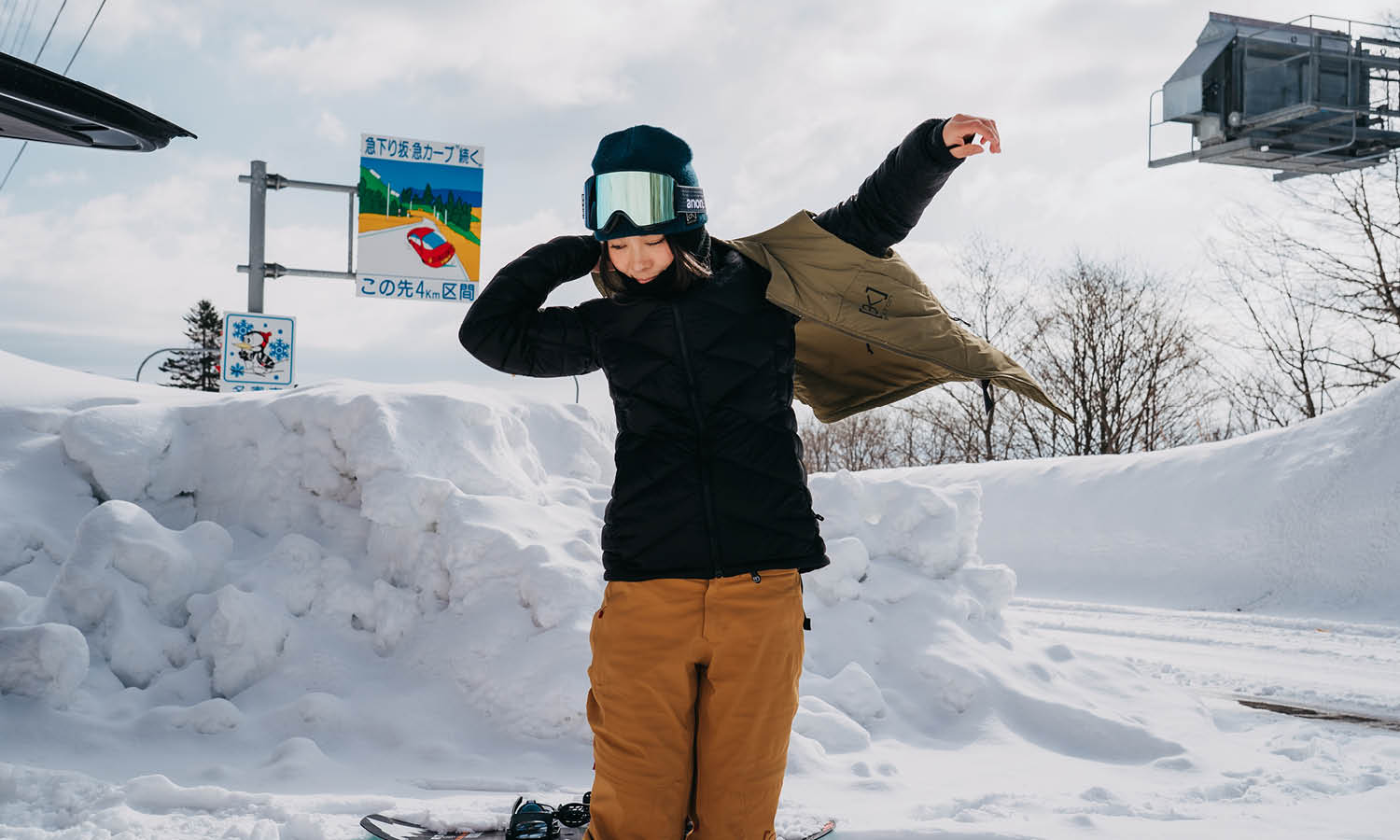 What-To-Wear-Under-Snow-Pants-Layering-For-The-Cold what-to-wear-under-snow-pants-layering-for-the-cold